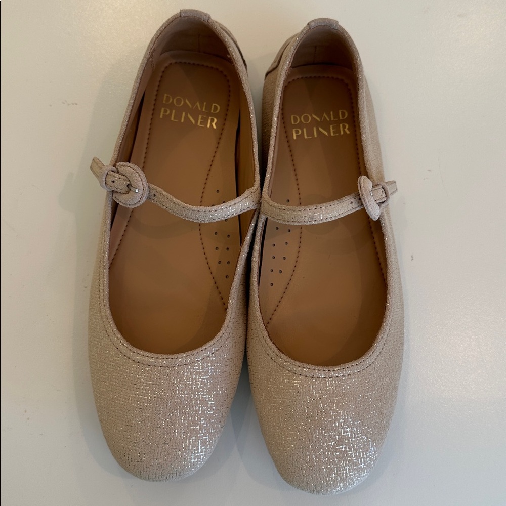 New Donald J. Pliner Beige Mary Jane Shoes. 
Size 7B.